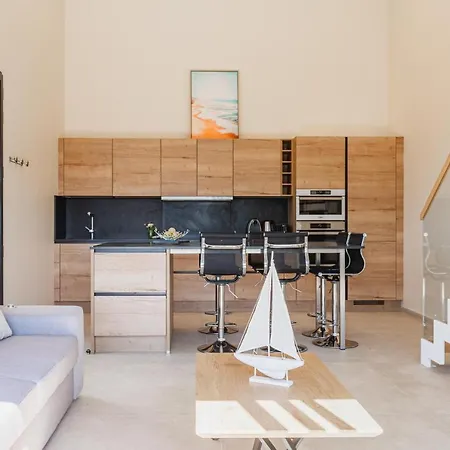 Regina's - Modern And Brand New * Banyuls-sur-Mer