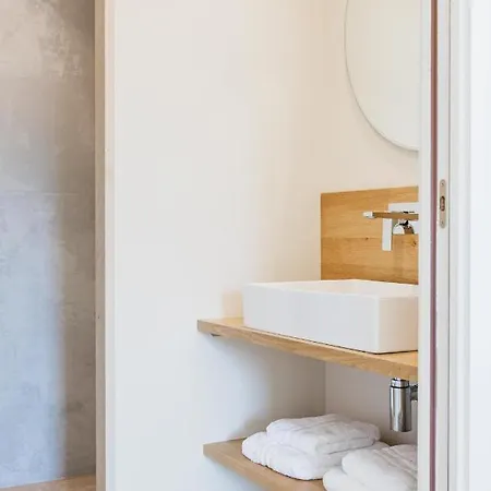 Regina's - Modern And Brand New Apartment *