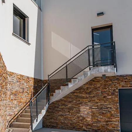 Regina's - Modern And Brand New Apartment