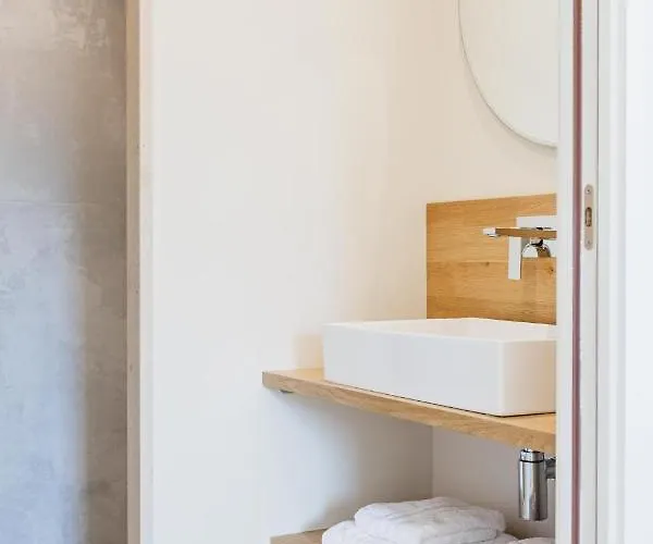 Regina's - Modern And Brand New Apartment *