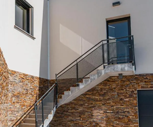 Regina's - Modern And Brand New Apartment